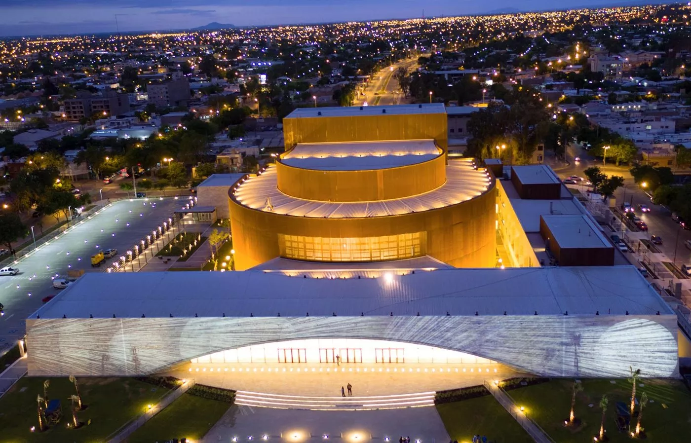 xTeatroDelBicentenarioParalaxNoche.jpg.pagespeed.ic.K7YMDS3c4_